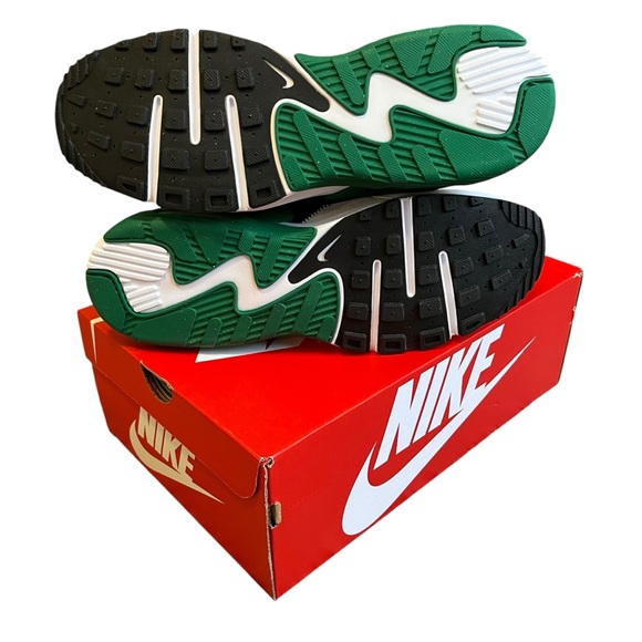 New In Box Men's Nike Air Max Excee Sneakers White/Malachite-Black-White sz 11.5 - Picture 6 of 12